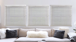 White Wandtilt Livingroom Fauxwood Blinds